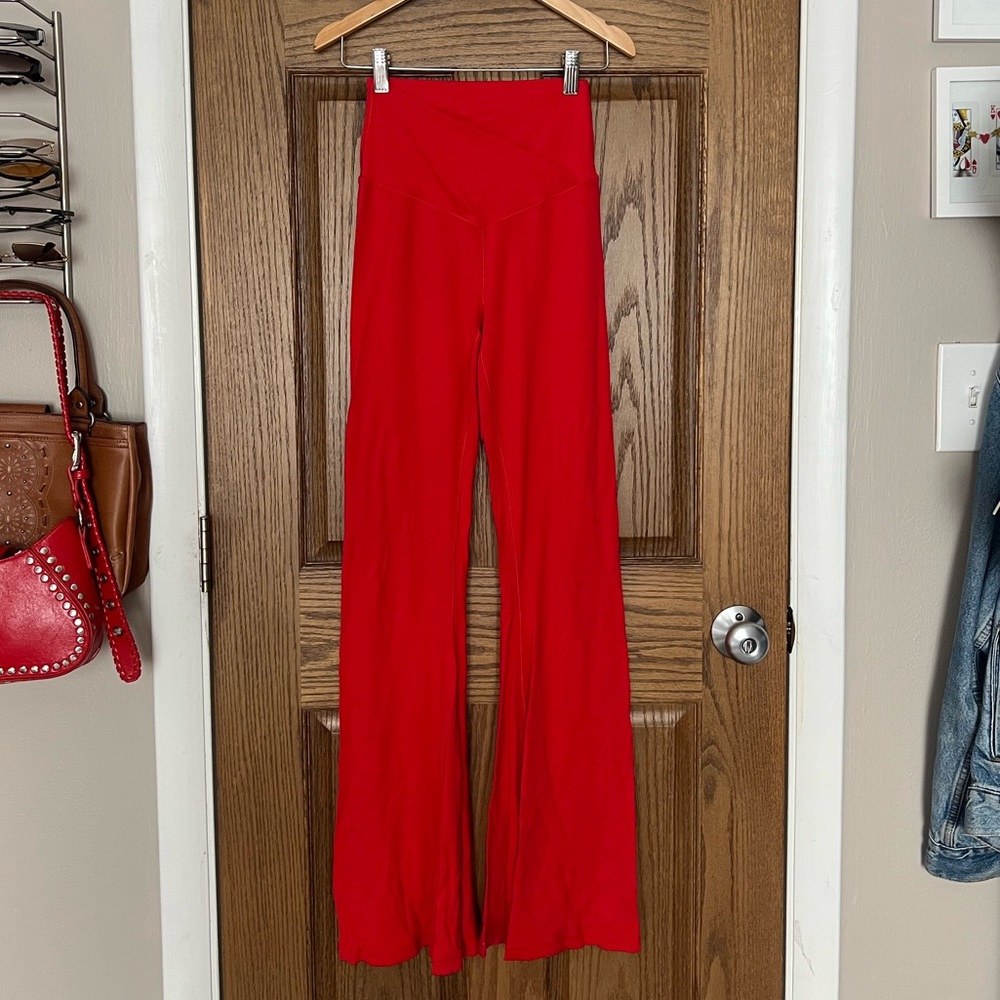 Red Aerie crossover flare leggings